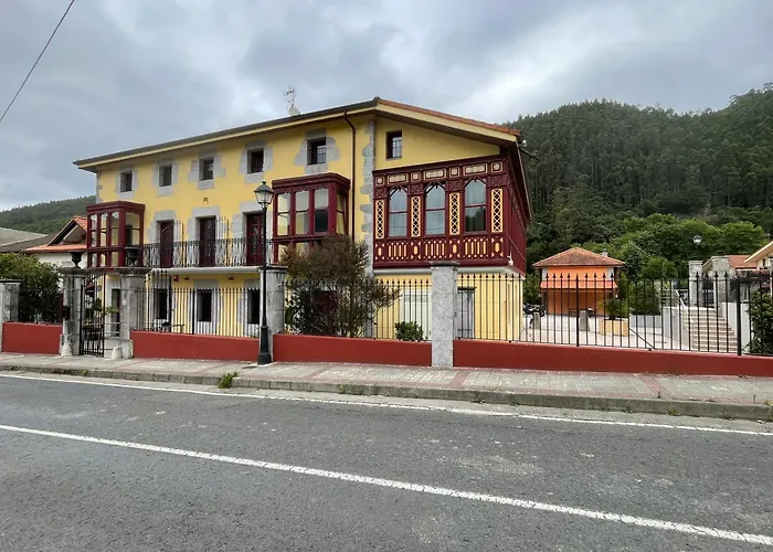 La Casona & Castro Urdiales Hotel *